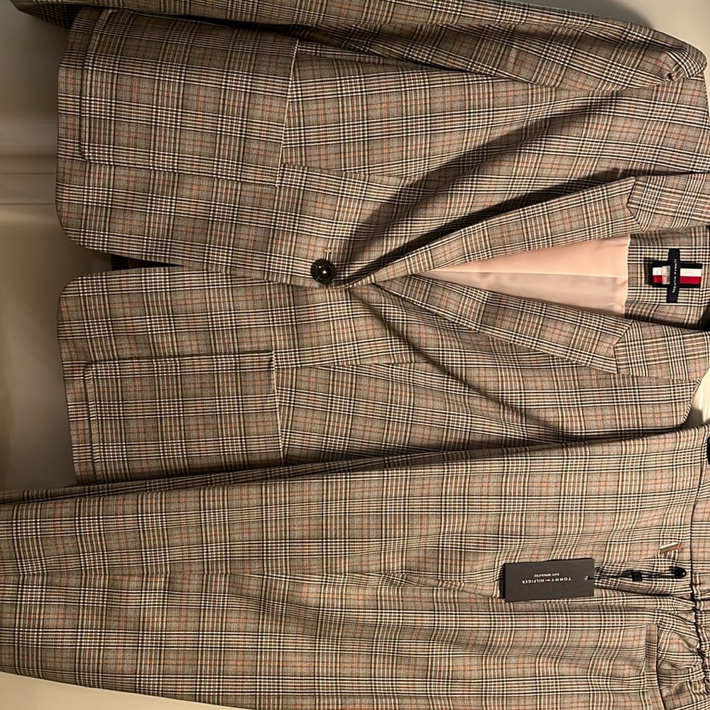 Timmy Hilfiger pants suit - brand new!